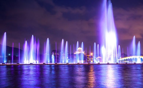 湖面喷泉